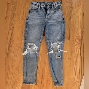 American Eagle ripped mom Jean light blue size 00
